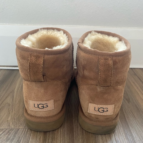 UGG Classic Mini II Boot - Picture 2 of 6